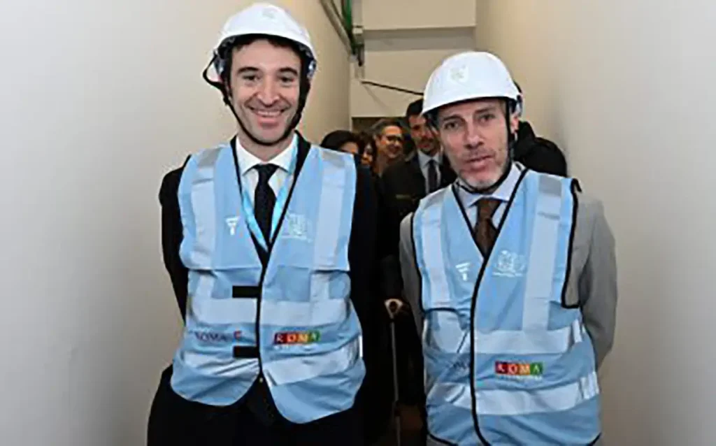 Benedetto Levi di Iliad e Pietro Labriola di TIM con caschetti da cantiere - ipotetica fusione TIM-Iliad